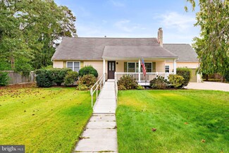 223 Center St, Manahawkin, NJ 08050