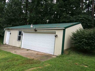 11335 S Whispering Pine Rd, Huntingburg, IN 47542