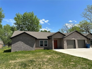 412 S Byers Ave, Gentry, AR 72734