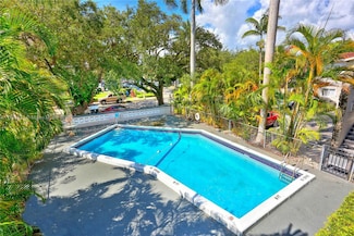 95 Edgewater Dr Unit 206, Coral Gables, FL 33133