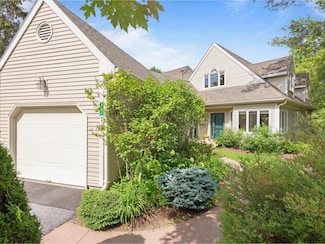133 Covington Ln, Shelburne, VT 05482