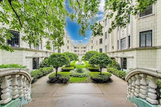 7350 N Ridge Blvd Unit 21B, Chicago, IL 60645