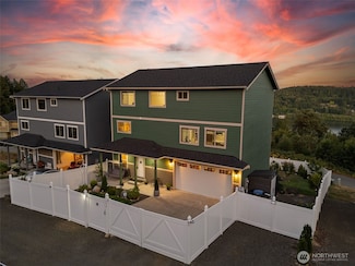 2416 W Echo Bay Dr, Bremerton, WA 98312
