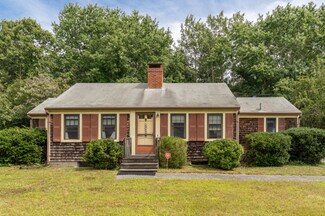 102 Willimantic Dr, Marstons Mills, MA 02648