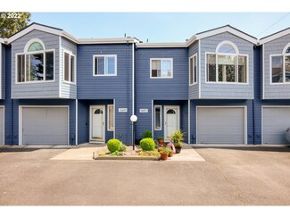 16697 NE Halsey St Unit 2, Portland, OR 97230
