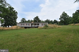 101 Barbeque Dr, Berkeley Springs, WV 25411