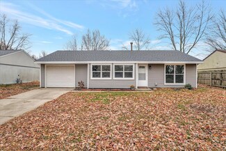 612 Goldenview Dr, Champaign, IL 61821