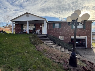 2260 Sloan St, Flatwoods, KY 41139