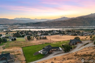 11 Holcomb Ln, East Wenatchee, WA 98802