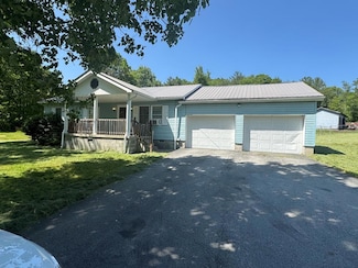 301 Cowtown Rd, Meadow Bridge, WV 25976