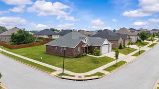640 N Sabine Pass Rd, Fayetteville, AR 72704
