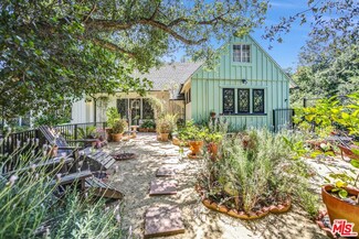 21012 Rios St, Woodland Hills, CA 91364