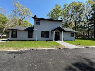 9 Croft Ln, Smithtown, NY 11787