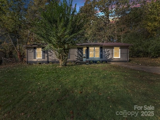 47 Springside Dr, Hendersonville, NC 28792