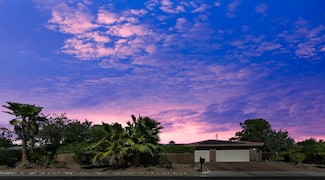 2222 E Wayne Rd, Palm Springs, CA 92262