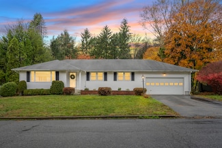 3 Marguy St, Quaker Hill, CT 06375