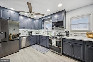 2 Red Maple Ln, Levittown, PA 19055