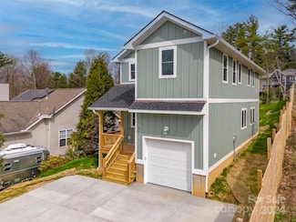511 Toms Dr, Hendersonville, NC 28739