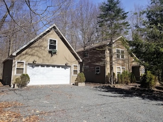 4116 Winona Dr, Pocono Lake, PA 18347