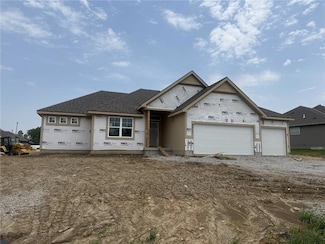 9311 N Poplar Ave, Kansas City, MO 64156