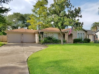 3800 Kingsway Dr, Baytown, TX 77521