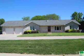 411 E 2nd St, Remsen, IA 51050