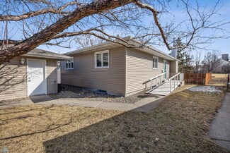 2514 Country Club Pkwy, Moorhead, MN 56560