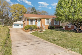 4640 Brooktree Dr, Charlotte, NC 28208