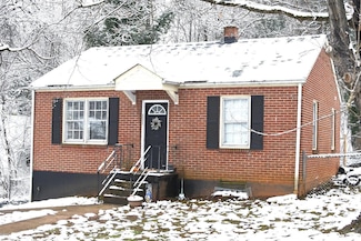 111 Willow Ln, Madison Heights, VA 24572