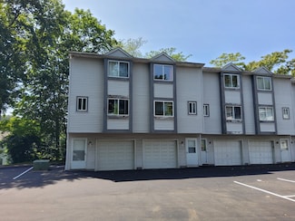 35 Pearl Lake Rd Unit B, Waterbury, CT 06706