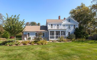10 Putnam Ave, Cotuit, MA 02635