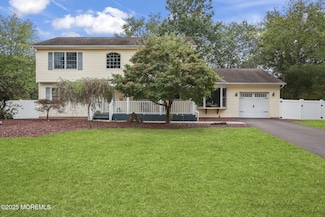 11 Oxford Rd, Manalapan, NJ 07726