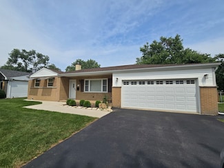 6325 Barrett St, Downers Grove, IL 60516