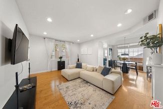 945 N Hudson Ave Unit 104, Los Angeles, CA 90038