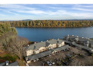 5110 S Landing Dr Unit 103, Portland, OR 97239