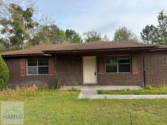 222 Deerwood Dr, Hinesville, GA 31313
