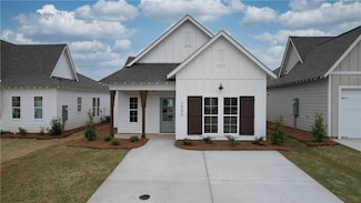 105 Woodland St, Opelika, AL 36801