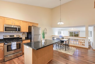 652 35th St W, Hastings, MN 55033