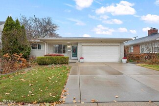 22201 Benjamin St, Saint Clair Shores, MI 48081