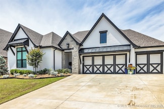 8702 S Olympia Ave, Tulsa, OK 74132
