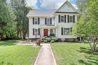 221 N Sycamore St, Hinckley, IL 60520