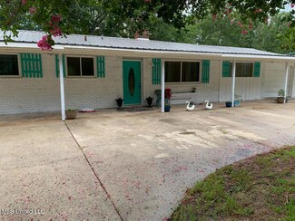 7107 Sunflower St, Bay Saint Louis, MS 39520
