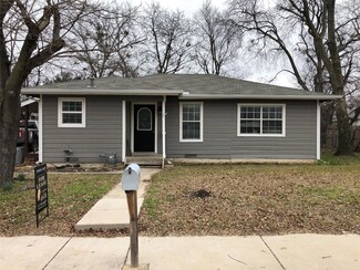 306 N Walnut St, Roanoke, TX 76262