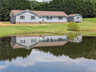 1410 Creekside Dr, Randleman, NC 27317