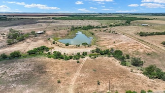 253 County Road 135, Floresville, TX 78114