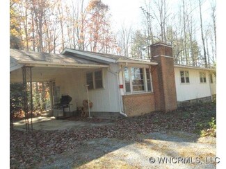106 Nash Ln, Hendersonville, NC 28792