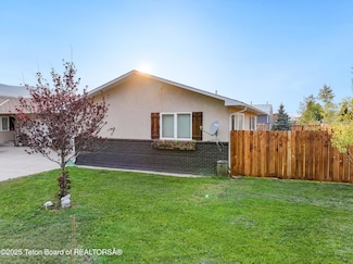 102 Taylor Creek Rd, Dubois, WY 82513