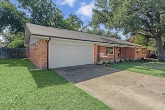 4205 Springbranch Dr, Benbrook, TX 76116
