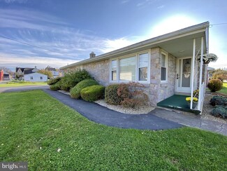 222 W Arch St, Fleetwood, PA 19522