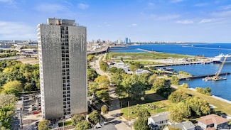 2525 S Shore Dr Unit 12D, Milwaukee, WI 53207